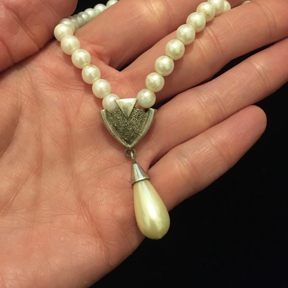 Vintage Faux Pearl Silver Tone Pendant Necklace - Picture 3 of 11